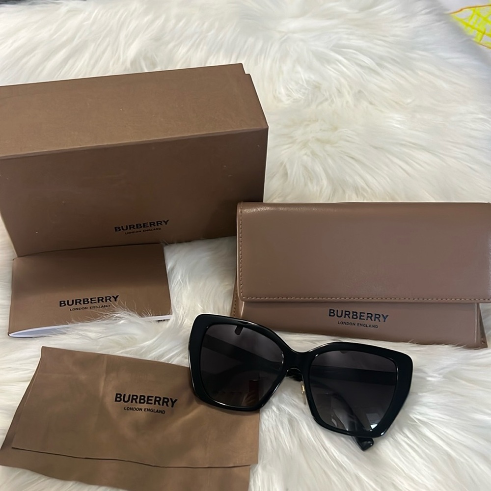 Burberry sunglasses with box and sunglasses cover